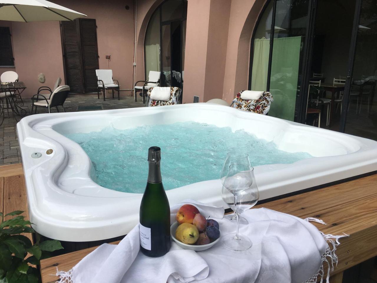 Bed and Breakfast L'Aromatario Neive Exterior foto